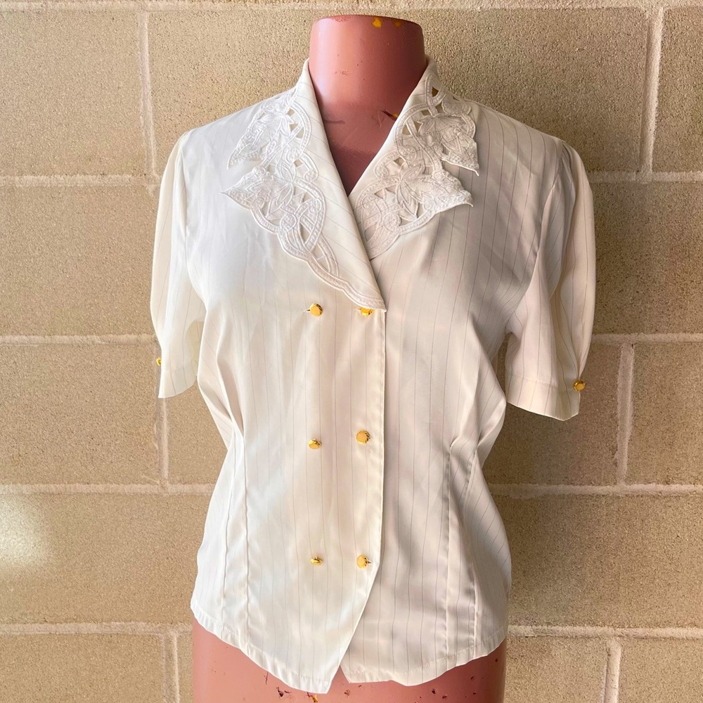 VINTAGE adorable puffed sleeves blouse with laser cut collar